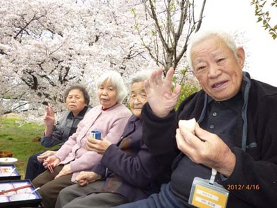 DSゆめさき　花見をしながら昼食.JPG