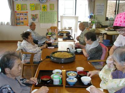 あかしあの里２　昼食会.JPG