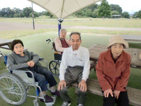 あかしあの里Ⅰ　公園ドライブと夏バテ予防にしそジュース