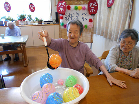 あかしあの里Ⅱ　大盛り上がりの納涼祭・ヨーヨー釣り