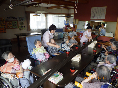 あかしあの里Ⅲ　夏の風物詩　流しそうめん