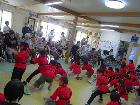 デイサービスゆめさき　ぽらりすこども園との交流会