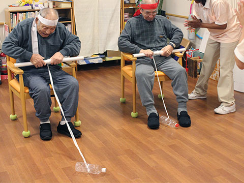 住宅型有料老人ホーム 朱咲　巻いて！食べて！朱咲運動会！