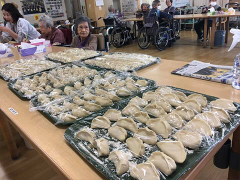 介護老人保健施設 創春館 療養棟二階　水餃子作り！