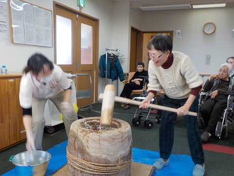 ケアセンター星辰の家　年餅つき大会1