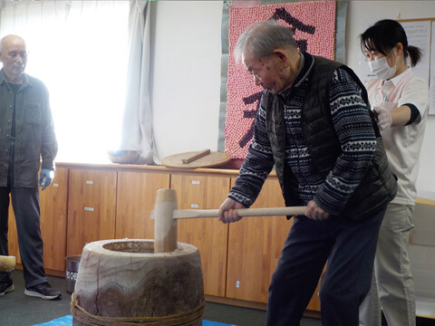 ケアセンター星辰の家　年餅つき大会2