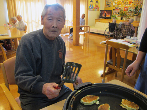 フキノトウのお焼き作り