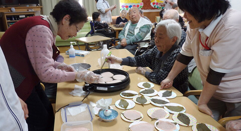 ケアセンター朱咲　桜餅作り