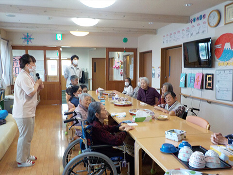 ケアセンター星辰の家　新年度食事会2