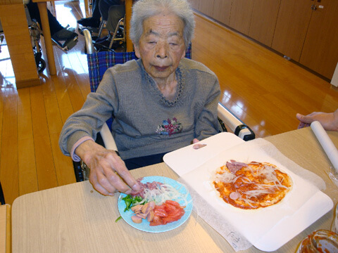 涼風の家　ホットケーキの粉でピザ作り2