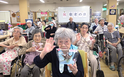 介護老人保健施設 創春館 療養棟二階　敬老会と古希のお祝い