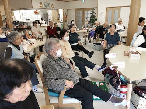 伊香保ケアセンター明月　タオルでワン！ツー！介護予防体操教室1