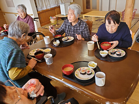 グループホームゆめさき　豆まきで疫病退散！1