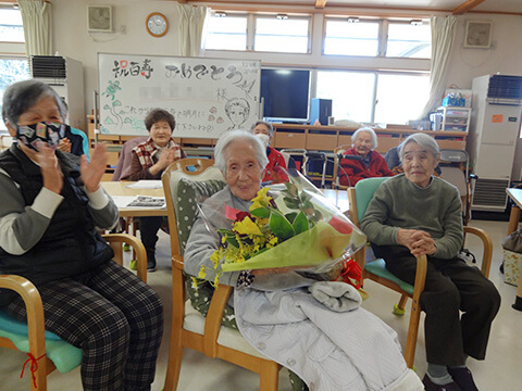 伊香保ケアセンター明月　祝・百寿1