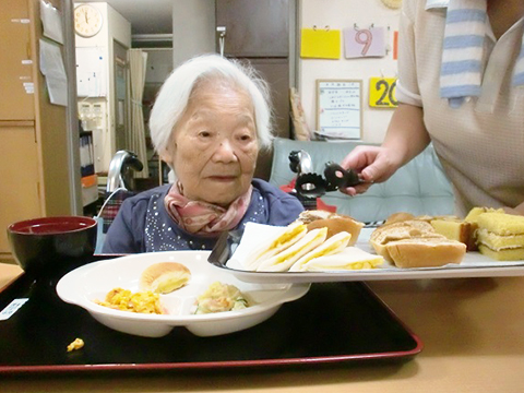 あかしあの里Ⅰ 敬老会パンバイキング1