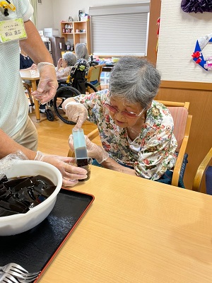 ケアセンター朱咲 お誕生日会＆ところてん作り