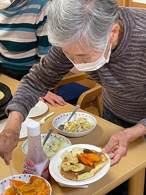 ケアセンター朱咲 焼きたて！ホットケーキ作り！